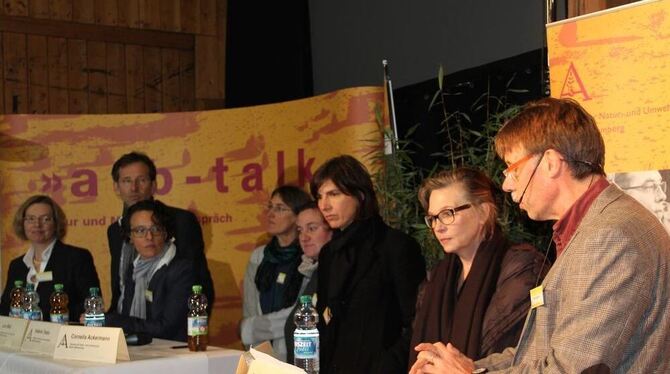 Alb-Talk-Runde (von links): Sabine Lund, Hendrik van Woudenberg, Adrienne Braun, Lore Wild, Valérie Testu, Cornelia Ackermann, U