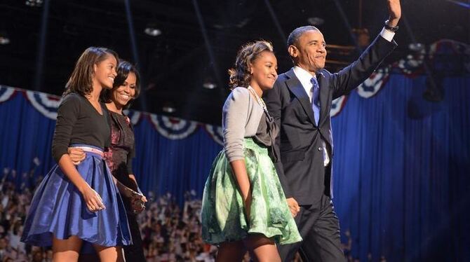 Ehefrau Michelle und die zwei Kinder Sasha and Malia Ann freuen sich über die Wiederwahl von Papa Barack Obama. Foto: Shawn T