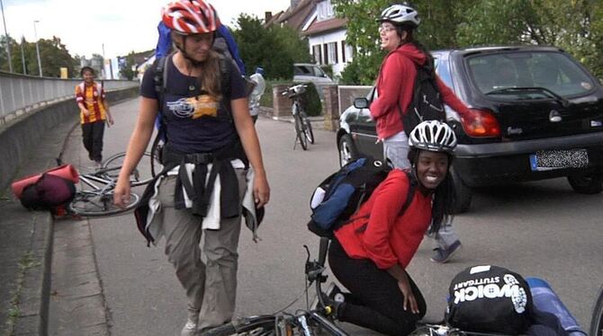 Sturz bei Bempflingen: Expeditionsteilnehmerin Chantal (15) trägt keine Verletzungen davon. Sozialpädagogin Silke Hubel vom Cari