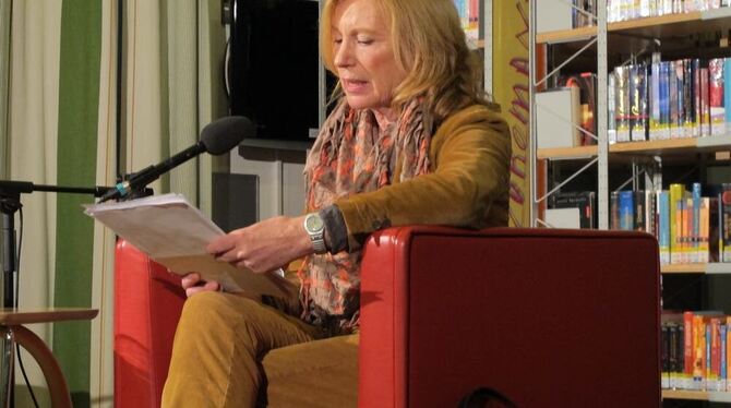 Maren Kroymann liest (und singt) aus »Musik meines Lebens«. GEA-FOTO: CAN Maren Kroymann liest (und singt) aus »Musik meines Lebens«. GEA-FOTO: CAN