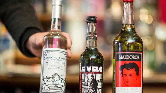 Den Kräuterschnaps Absinth gibt es in vielen Sorten.