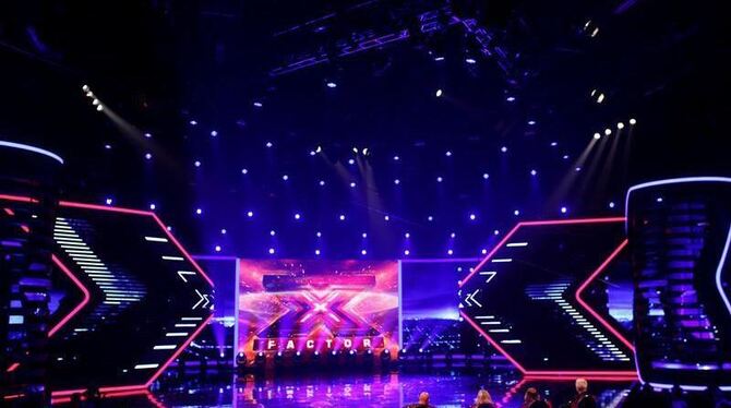 Blick auf die Bühne in der ersten Live-Sendung der Vox-Castingshow »X Factor« im Coloneum in Köln. Foto: Rolf Vennenbernd
