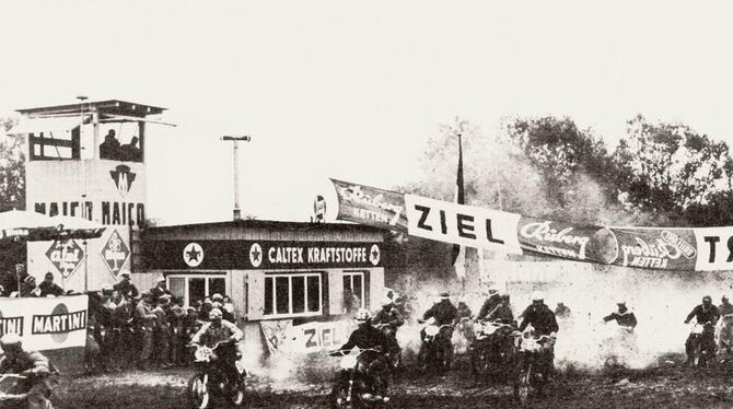 Dramatik beim Start 1971. Ein Werbeträger war Maico (Pfäffingen bei Tübingen). FOTO: RMC