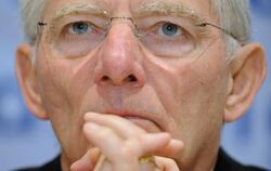 Wolfgang Schäuble will im Bundestag eine Änderung des Griechenland-Programms beantragen. Foto: Michael Reynolds/Archiv
