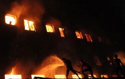 Nach Erkenntnissen der Regierung waren Brandstifter für das fatale Feuer in Bangladesh verantwortlich. 