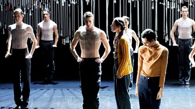 Eine Bühnenfassung von »Dancer in the Dark« ist im Zusammenspiel von Schauspiel und Ballett in Stuttgart zu sehen. FOTO: DPA
