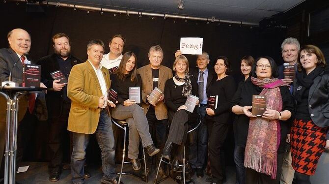 Die Autoren (oben) präsentieren ihr druckfrisches Buch. Flankiert werden sie von GEA-Verleger Valdo Lehari jr. (links) und Gabri