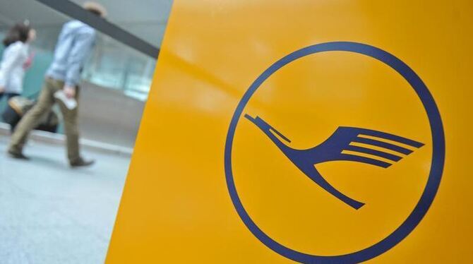 Die Lufthansa beschäftigt rund 18 000 Flugbegleiter. Foto: Andreas Gebert / Archiv