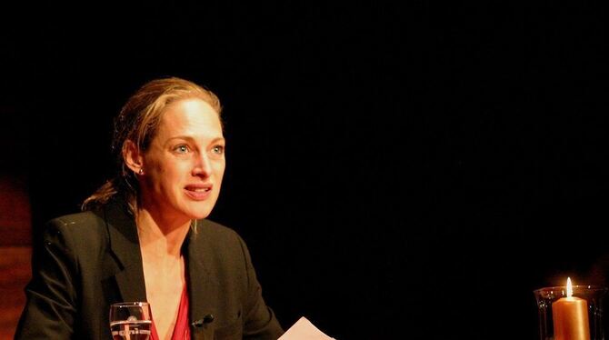 Mit der Intensität ihrer Lesungen zog Sophie von Kessel die Hörer in der Listhalle in ihren Bann. GEA-FOTO: KNAUER Mit der Intensität ihrer Lesungen zog Sophie von Kessel die Hörer in der Listhalle in ihren Bann. GEA-FOTO: KNAUER