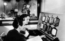 Ein Fernsehstudio des NWDR (Nordwestdeutscher Rundfunk) in Hamburg-Lokstedt im Jahre 1953. Foto: NWDR