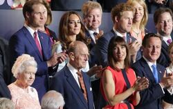 Die britischen Royals bei der Eröffnungsfeier der Olympischen Spiele in London. Foto: Michael Kappeler