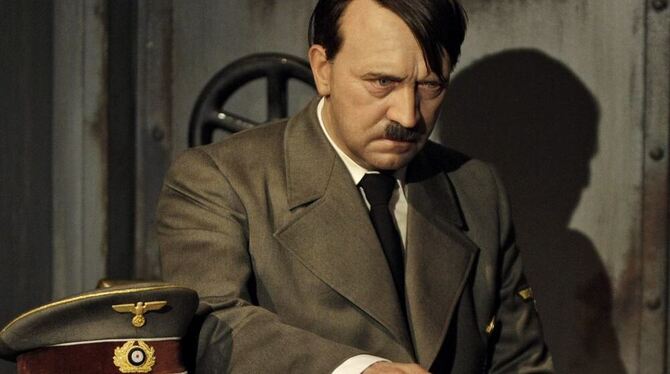 Die Wachsfigur von Adolf Hitler im Wachsfigurenkabinett von Madame Tussauds in Berlin.