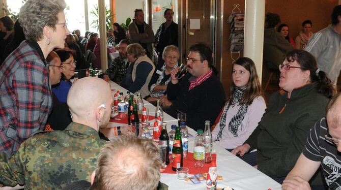 OB Barbara Bosch ist seit Jahren Gast bei der AWO-Weihnachtsfeier. GEA-FOTO: MEYER