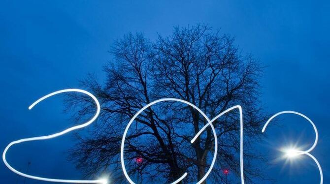 Die Krisen bleiben, die Ängste werden weniger: Die Deutschen blicken zuversichtlicher ins neue Jahr. Foto: Patrick Pleul