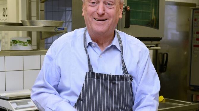 Hat immer noch Spaß am Kochen, auch wenn er meist drei Tage die Woche für den Verband unterwegs ist: Ernst Fischer im »Hirsch« i