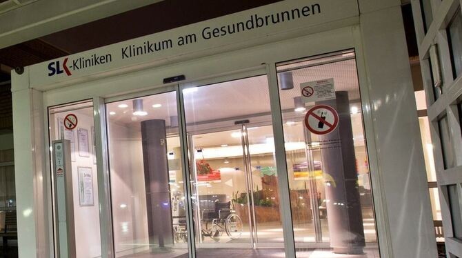 Der Eingangsbereich zu den SLK-Kliniken am Gesundbrunnen in Heilbronn.