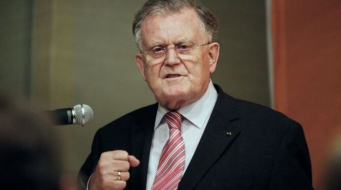 Dem Vortrag von Erwin Teufel lauschte auch die Politprominenz: Annette Wiedmann-Mauz wurde ebenso gesichtet wie Landrat Joachim Walter, Landtagsdirektor Hubert Wicker, und Klaus Tappeser, Ministerialdirektor im Ministerium für Wissenschaft und Kunst. FOTO: HAMMER