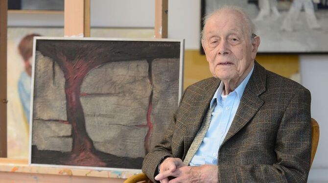 Winand Victor in seinem Reutlinger Atelier, in dem er auch mit 95 Jahren noch arbeitet. FOTO: GERLINDE TRINKHAUS Winand Victor in seinem Reutlinger Atelier, in dem er auch mit 95 Jahren noch arbeitet. FOTO: GERLINDE TRINKHAUS
