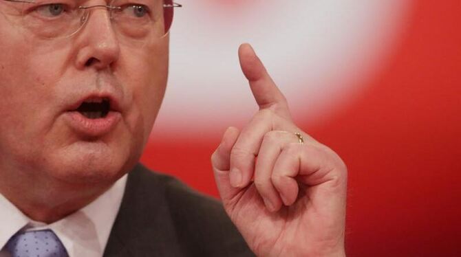SPD-Kanzlerkandidat Steinbrück schließt Neuverhandlungen über ein Steuerabkommen mit der Schweiz nicht aus. Foto: Jochen Lübk