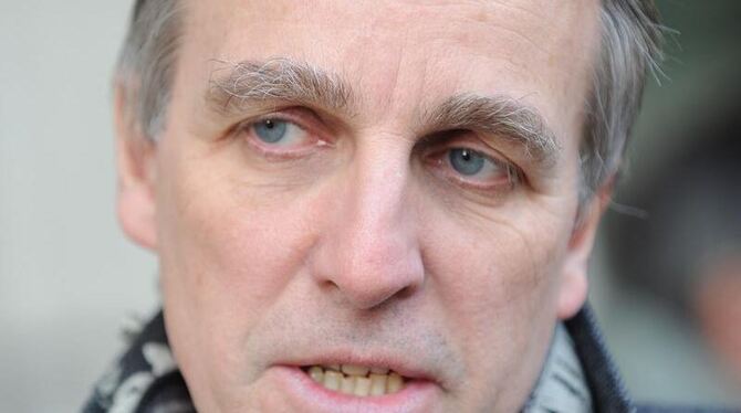 Stefan Wenzel, Spitzenkandidat von Bündnis 90/Die Grünen, spricht vor dem Landtag in Hannover zu Journalisten. Foto: Peter St Stefan Wenzel, Spitzenkandidat von Bündnis 90/Die Grünen, spricht vor dem Landtag in Hannover zu Journalisten. Foto: Peter St