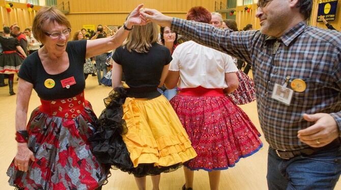 Weite Röcke, schwingende Petticoats: Square-Dancer von acht bis beinahe achtzig übten sich in Gomaringen im Tanzen auf Ansage. F