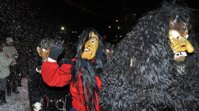 unkel, kalt, schaurig: Beim Nachtumzug in Eningen ist all das so gewollt. unkel, kalt, schaurig: Beim Nachtumzug in Eningen ist all das so gewollt.