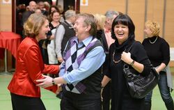 Man kennt sich, man mag sich: Bürgermeisterin Silke Höflinger begrüßt »ihre« Walddorfhäslacher.