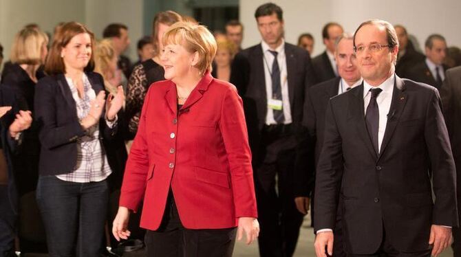 Bundeskanzlerin Angela Merkel und Frankreichs Staatspräsident Francois Hollande treffen zu den Feierlichkeiten zum 50. Geburt