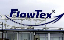 Das FlowTex-Logo auf der ehemaligen Firmenzentrale in Ettlingen. Foto: Uli Deck (Archiv von 2000) 