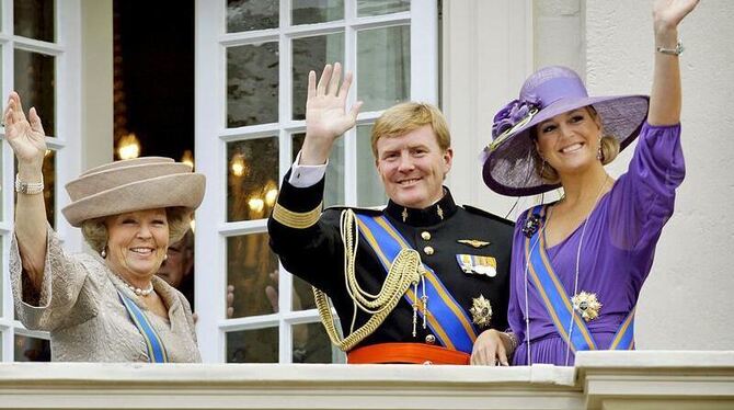 Die niederländische Königin Beatrix (l-r), Kronprinz Willem Alexander und seine Frau Kronprinzessin Maxima.