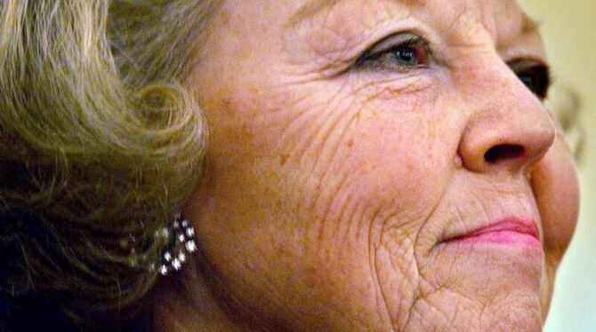 Seit fast 33 Jahren sitzt Königin Beatrix auf dem niederländischen Thron. Die Niederländer schätzen ihre Monarchin sehr. Doch Seit fast 33 Jahren sitzt Königin Beatrix auf dem niederländischen Thron. Die Niederländer schätzen ihre Monarchin sehr. Doch