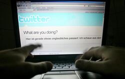 Hacker haben den Kurznachrichtendienst Twitter attackiert. Foto: Julian Stratenschulte/ Symbol