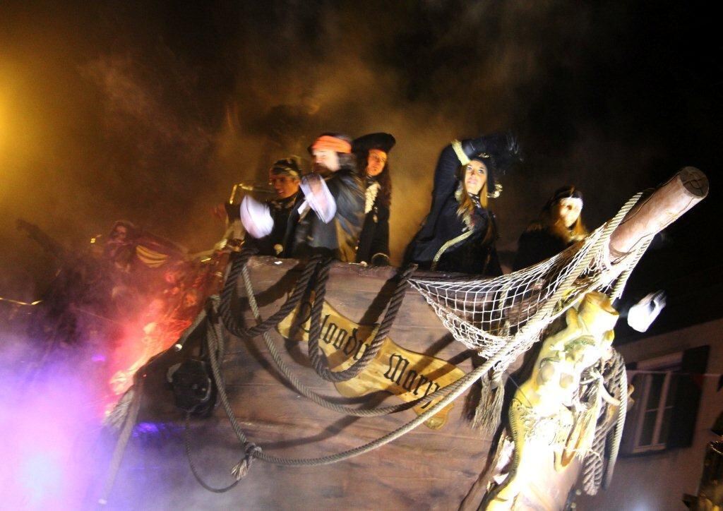 Wilde Weiber Nachtumzug in Wannweil 2013