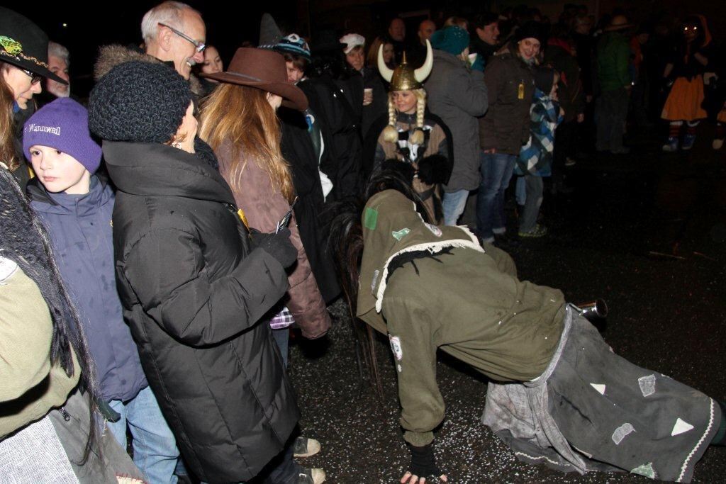 Wilde Weiber Nachtumzug in Wannweil 2013