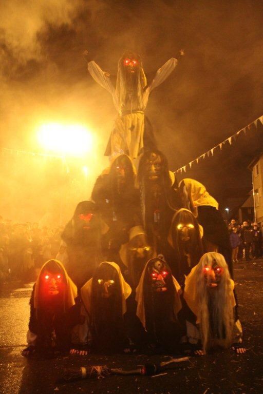 Wilde Weiber Nachtumzug in Wannweil 2013