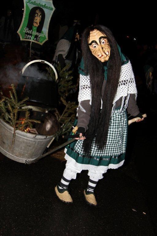 Wilde Weiber Nachtumzug in Wannweil 2013