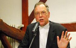 Hans-Ernst Böttcher referierte in Mössingen über die NS-Justiz. FOTO: EBER