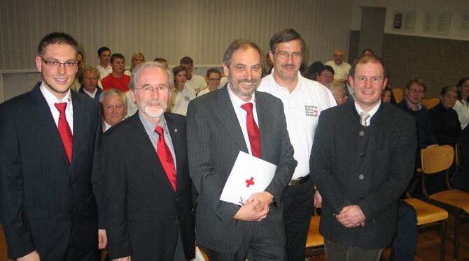 Geehrt (von links): Bereitschaftsleiter Michael Gulde, Bürgermeister Rudolf Heß, Vorsitzender Hubert Gulde (35 Jahre), Thomas Pf Geehrt (von links): Bereitschaftsleiter Michael Gulde, Bürgermeister Rudolf Heß, Vorsitzender Hubert Gulde (35 Jahre), Thomas Pf