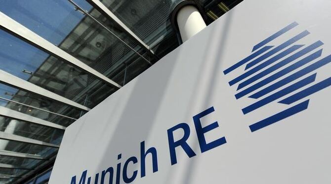 Unter dem Strich verdiente der weltgrößte Rückversicherer Munich Re 2012 rund 3,2 Milliarden Euro. Foto: Tobias Hase