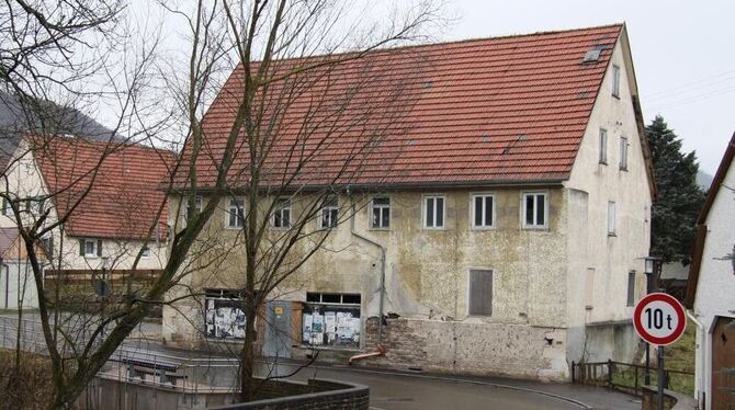 Das alte E-Werk in Mössingen wird saniert, dahinter entsteht ein weiteres Gebäude mit neuen Wohnungen.  GEA-ARCHIVFOTO: MERKLE