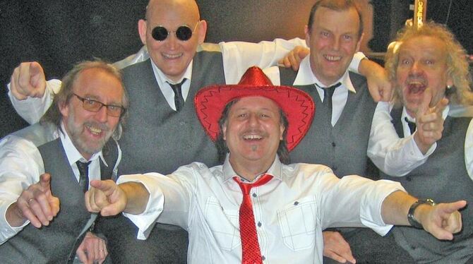 Robert »Roger« Dorn (Mitte) aus Ohnastetten kämpft mit seinen »Hurricanes« am Sonntag um den Titel »Närrischer Ohrwurm 2013«.  F