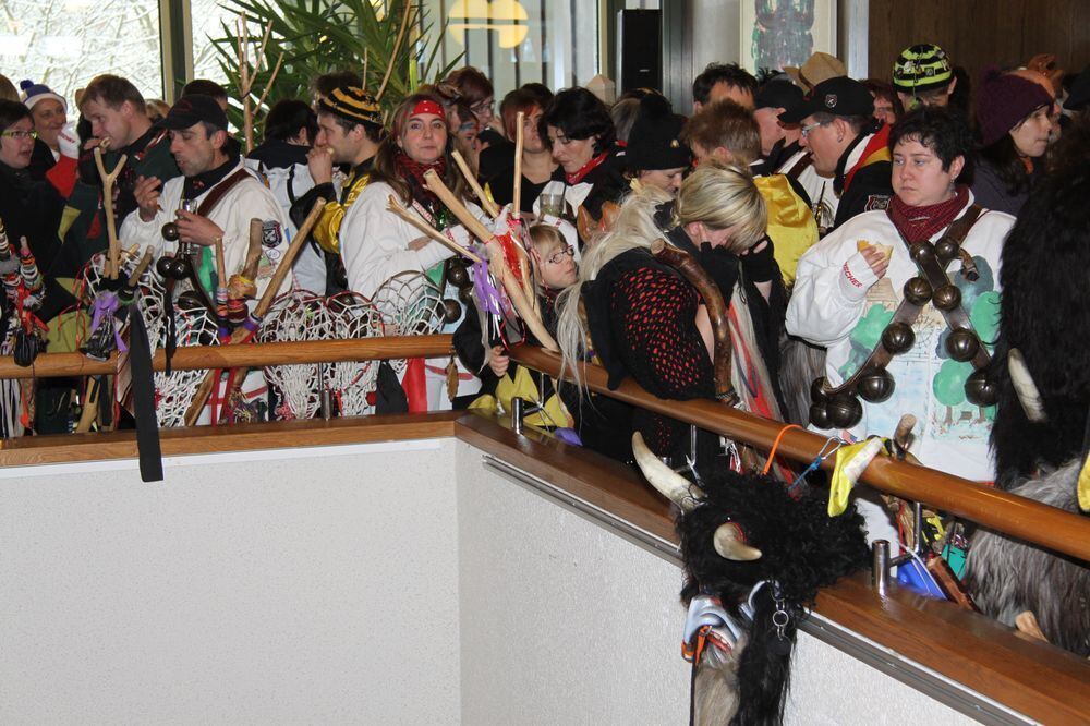 Beim Narrensturm im Mössinger Rathaus hieß es »Schiff ahoi« - alle gingen zusammen auf eine Kreuzfahrt in die Südsee. FOTO: MERK