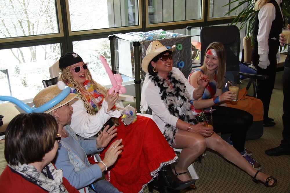 Beim Narrensturm im Mössinger Rathaus hieß es »Schiff ahoi« - alle gingen zusammen auf eine Kreuzfahrt in die Südsee. FOTO: MERK