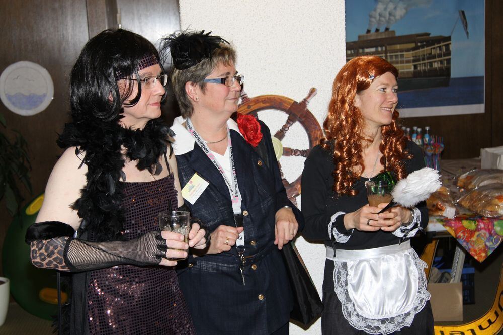 Beim Narrensturm im Mössinger Rathaus hieß es »Schiff ahoi« - alle gingen zusammen auf eine Kreuzfahrt in die Südsee. FOTO: MERK