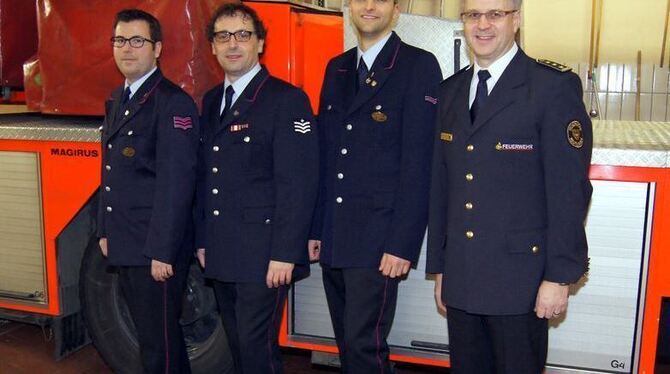 Neue und alte Führung samt Kommandant (von links): Thomas Hirrlinger, Harry Czebeka, Joachim Blasy und Harald Herrmann. FOTO: PR