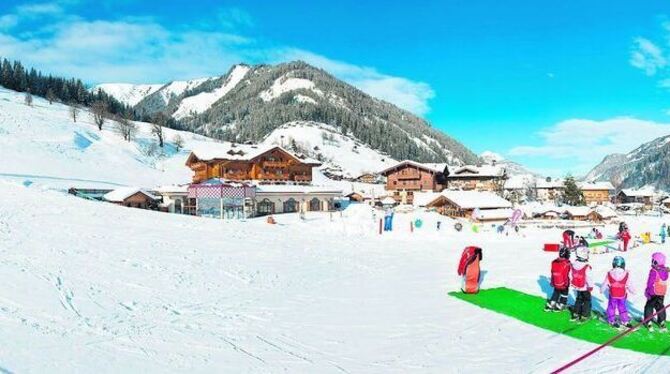Ob im Winter, wie hier in der Skischule, oder im Sommer: Für Kinder sind Ferien im Großarltal ein Erlebnis. FOTO: PR