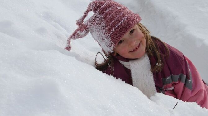 Über jede Menge Schnee zum Toben freuen sich in den Alb-Gemeinden zum Ferienauftakt vor allen Dingen die Kinder. FOTO: KOZJEK