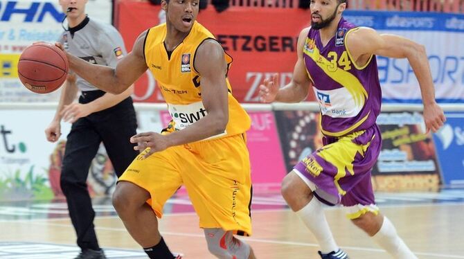 Auf und davon: Cameron Wells (links) lieferte gegen Hagen (rechts Davin White) sein bis- lang bestes Spielim Tigers-Trikot ab un Auf und davon: Cameron Wells (links) lieferte gegen Hagen (rechts Davin White) sein bis- lang bestes Spielim Tigers-Trikot ab un