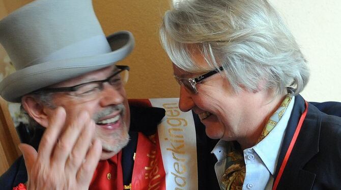 Auf Wahlkreistour: Annette Schavan steht in Ehingen neben dem Narrenzunftmeister Lothar Huber. Auf Wahlkreistour: Annette Schavan steht in Ehingen neben dem Narrenzunftmeister Lothar Huber.