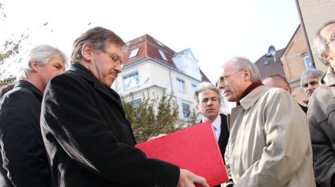 Gestern beschäftigten sich die Mitglieder des Petitionsausschusses im Landtag Thomas Funk (SPD, ganz rechts) und Dieter Hillebra